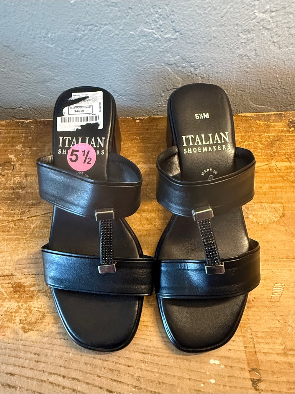 Women’s Italian leather short, heel black shoes, size 5.5 New
